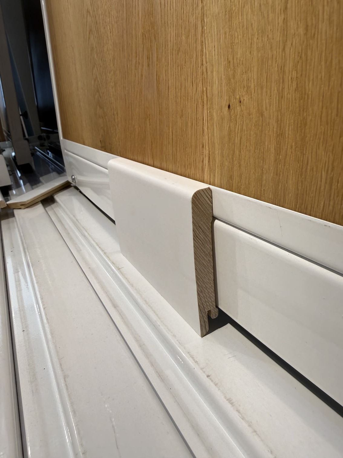 Skirting white veneer (can be painted) 15x95x2500mm - SV0141