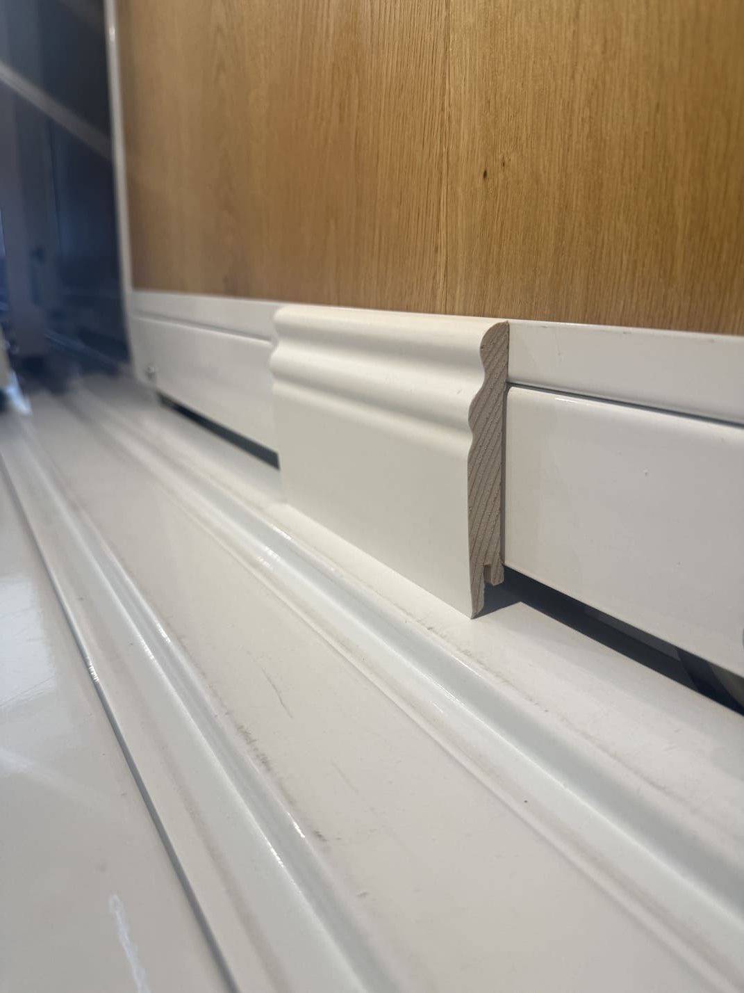 Skirting white veneer (can be painted) 15x95x2500mm - SV0145