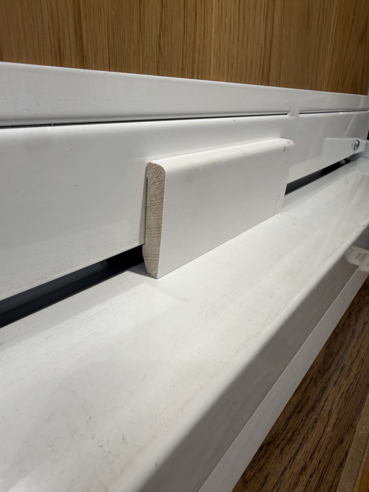 Skirting white veneer (can be painted) 15x60x2500mm - YL0639 - Image 2